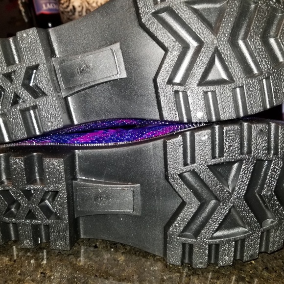 Rain boots - Picture 1 of 6